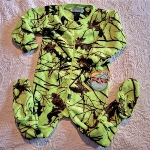Trail Crest boys size 3T fleece tree footie pajamas, feet have no grippers NWT